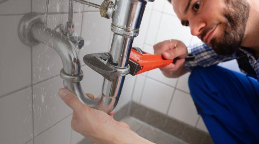 Toilet leak repair in Bondurant, WY